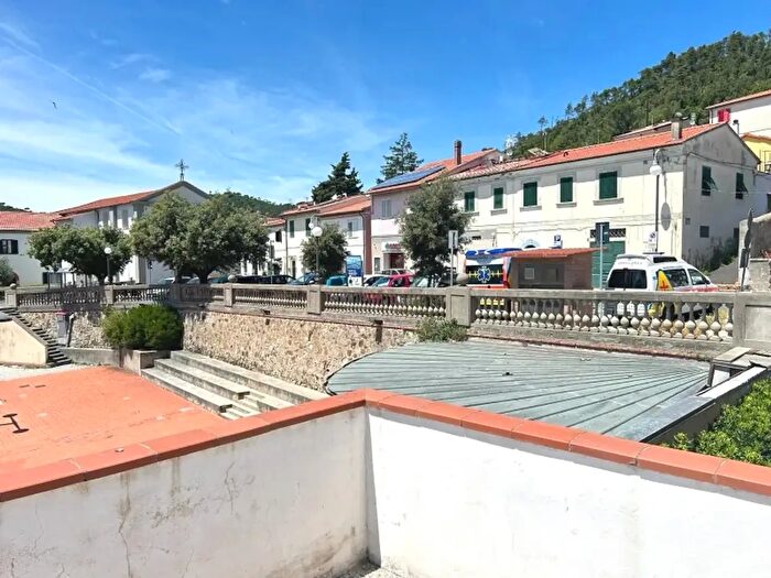Appartamento quadrilocale in vendita in Via Ricasoli, Rosignano Marittimo
