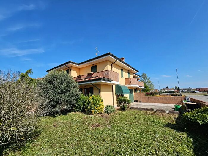 Casa trilocale in vendita in Via al Donatore, Villamarzana