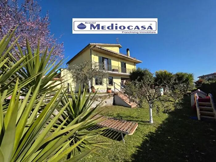 Casa con 5 locali in vendita in Via Aprile, Lariano