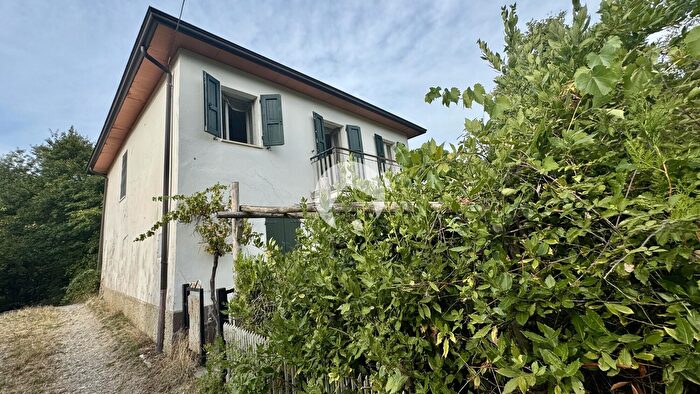 Casa con 6 locali in vendita in Via Segalara, Villa Minozzo