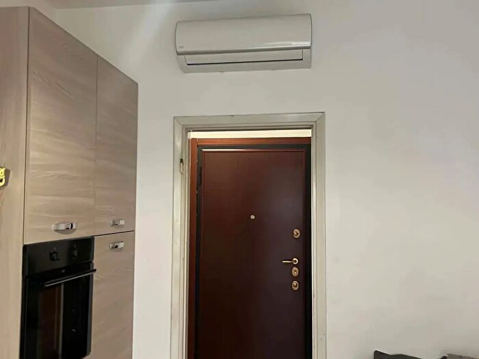 Appartamento monolocale in affitto in Via Emilio De Marchi, Milano