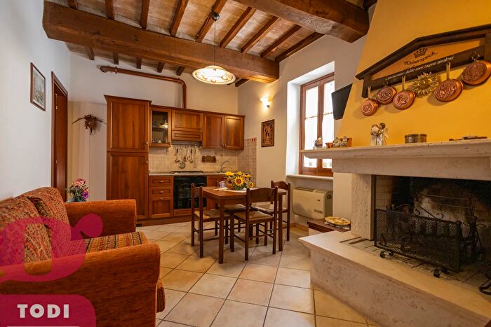 Appartamento bilocale in vendita in Via Mentana, Massa Martana