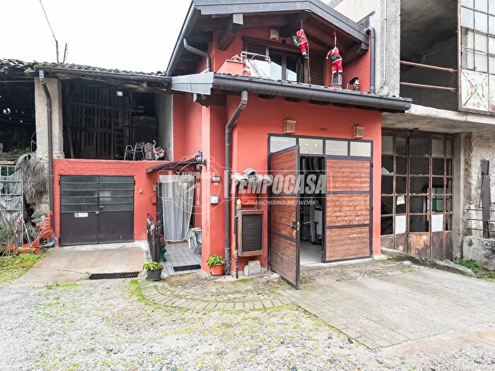 Appartamento trilocale in vendita in Via Piazzale Corte, Monguzzo