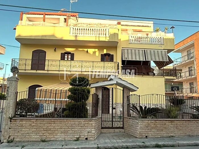 Appartamento con 5 locali in vendita in Via Verazzano, Triggiano