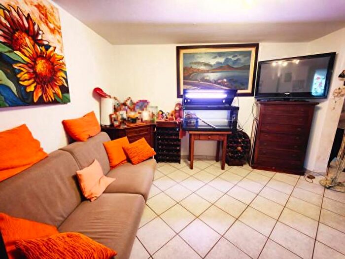 Casa con 6 locali in vendita in Bucine