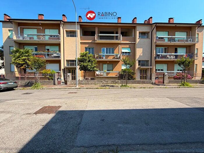 Appartamento con 6 locali in vendita in Via Luigi Colussi N, Udine
