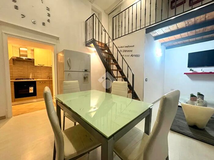 Appartamento trilocale in affitto in Via S Pantaleone, Napoli