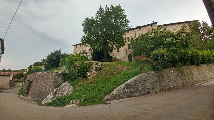 Casa con 9 locali in vendita in Via Castello, Zocca