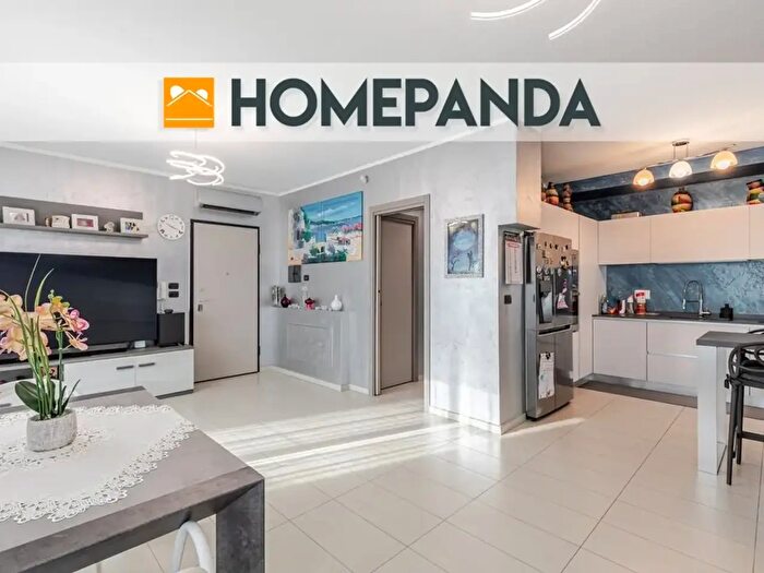 Appartamento con 8 locali in vendita in Via Nino Costa, Trofarello