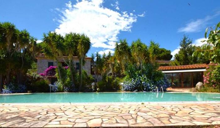 Casa con 6 locali in vendita in Marciana Marina