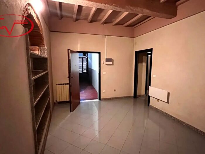 Appartamento trilocale in affitto in Via Roma, Montevarchi
