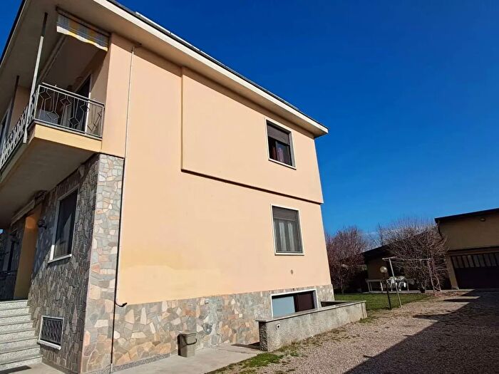 Casa con 6 locali in vendita in Busto Garolfo