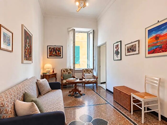 Appartamento con 5 locali in vendita in Vico delle Camelie, Genova