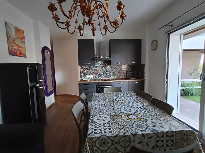 Appartamento trilocale in affitto in Via Napoli, Silvi