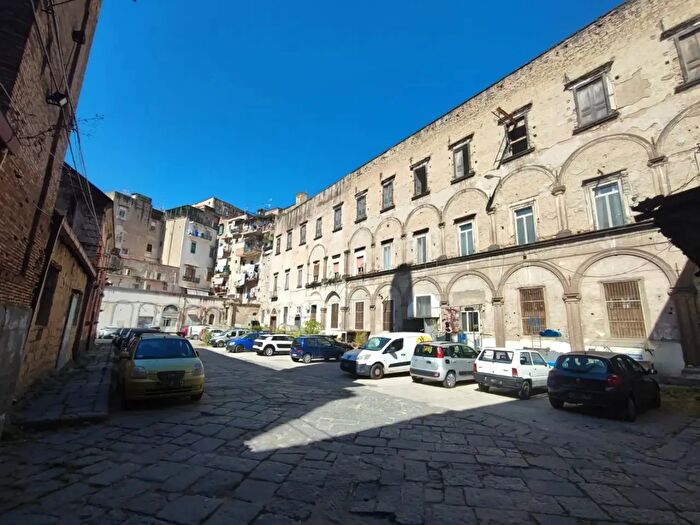 Appartamento bilocale in vendita in Piazza Enrico De Nicola, Napoli