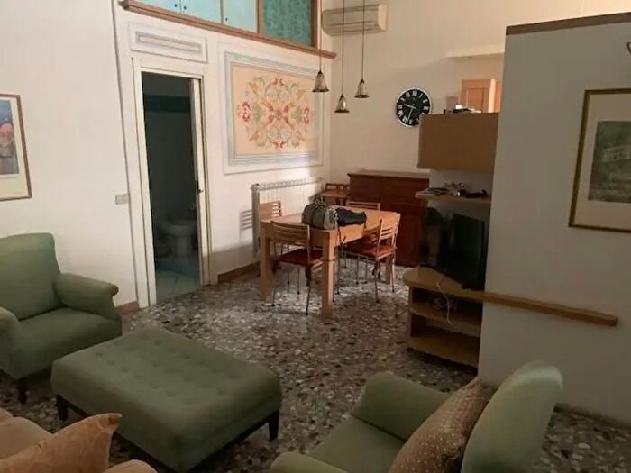 Appartamento trilocale in vendita in Lucca