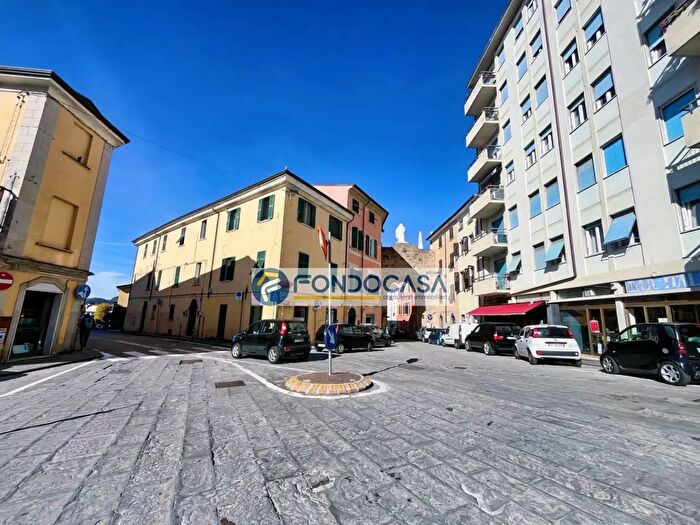 Appartamento con 5 locali in vendita in Via Palestro, Massa