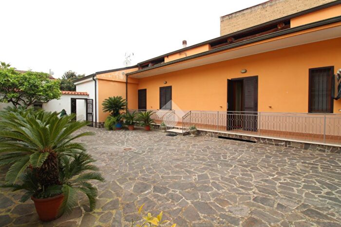 Casa quadrilocale in vendita in Via Diaz, Casapulla