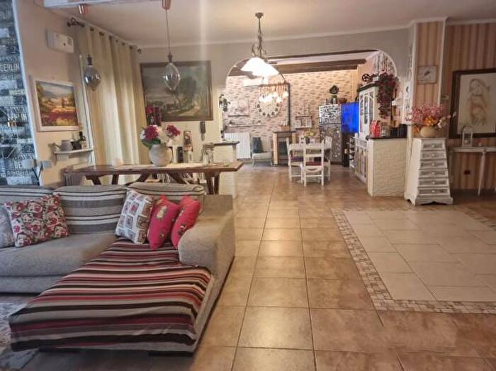 Appartamento con 6 locali in vendita in Viale Stazione, Ordona