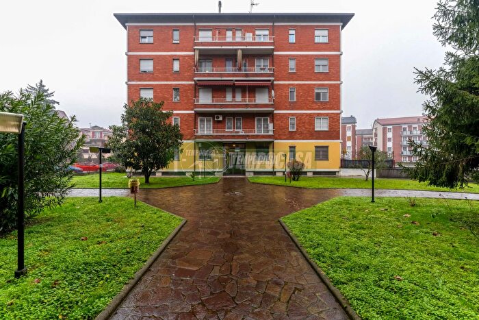 Appartamento trilocale in vendita in Via Trieste, Segrate