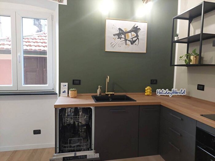 Appartamento trilocale in affitto in Via Paglia, Sestri Ponente, Genova