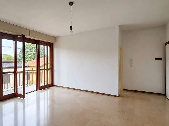 Appartamento trilocale in affitto in Via Giulio Crescenzi, Bergamo
