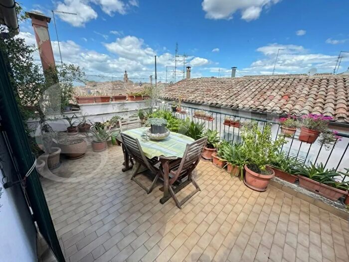 Appartamento con 10 locali in vendita in Vicolo dellAchilla, Recanati