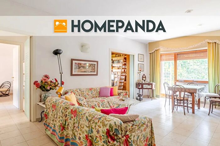 Appartamento con 19 locali in vendita in Via Giulio Curioni, Roma