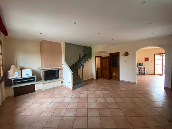 Casa con 7 locali in vendita in Via II Giugno a Certaldo Firenze, Certaldo