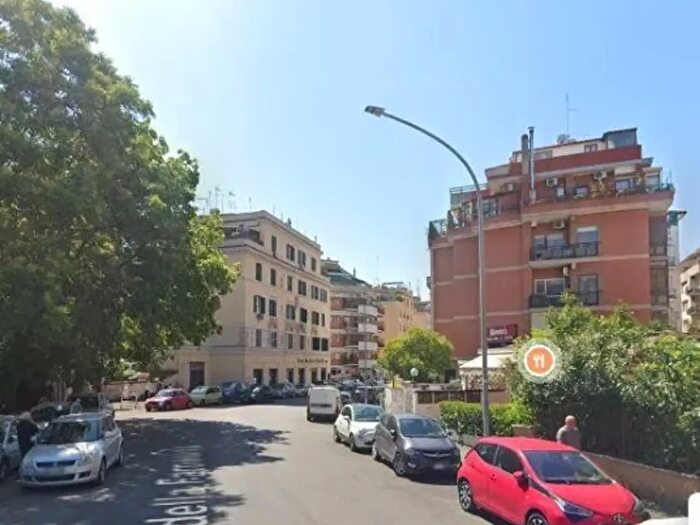 Appartamento con 5 locali in vendita in Via della Farnesina, Roma