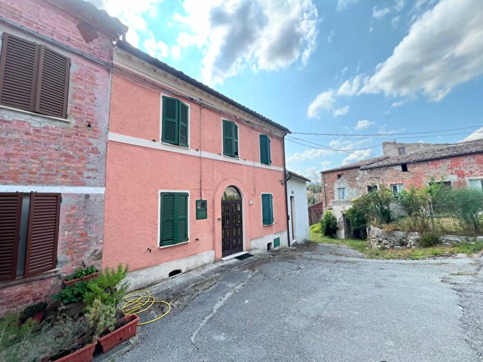 Appartamento con 15 locali in vendita in Fraz Cantia, Fabriano