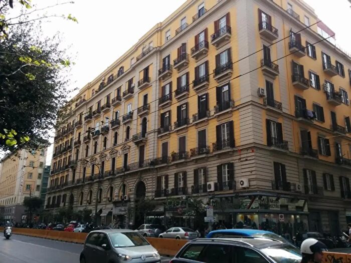 Appartamento quadrilocale in affitto in Corso Umberto, Napoli