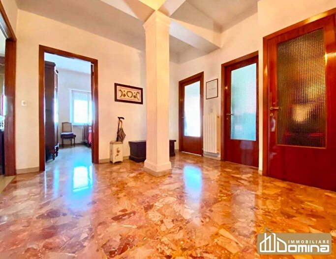 Appartamento quadrilocale in vendita in Via Nenni, Ancona