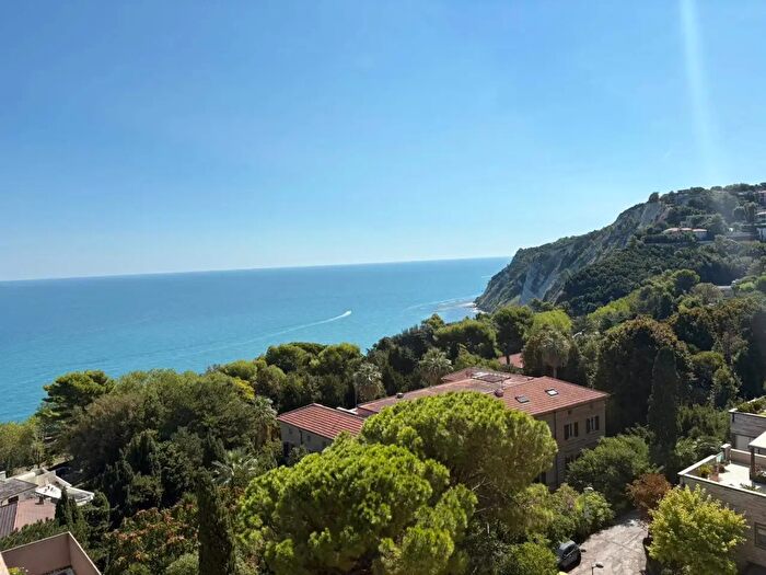Appartamento con 5 locali in vendita in Ancona