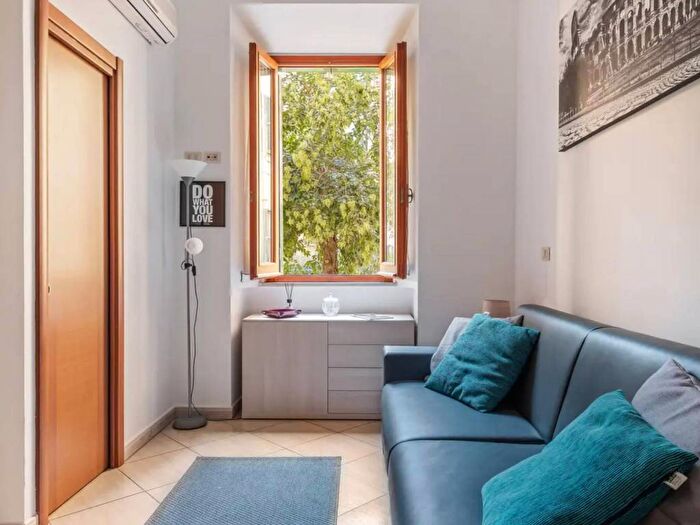Appartamento trilocale in affitto in Via Francesco Caracciolo, Cipro, Roma