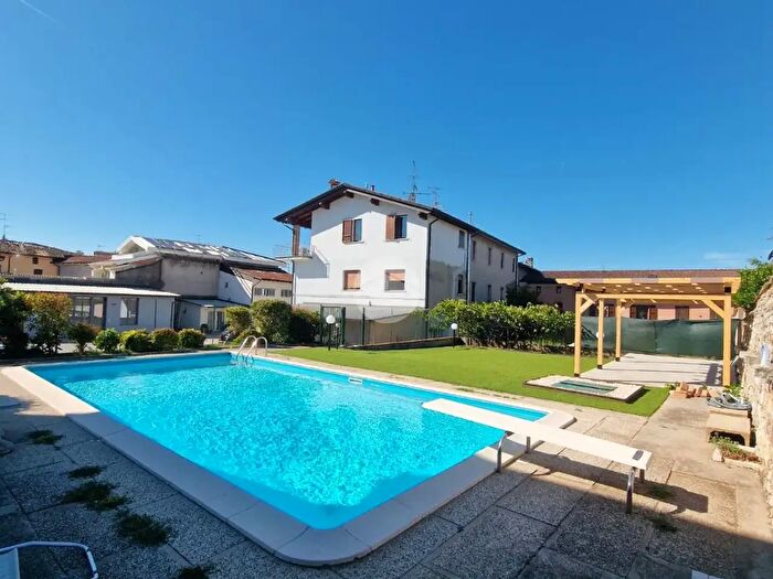 Appartamento trilocale in vendita in Via Regia Antica, Lonato