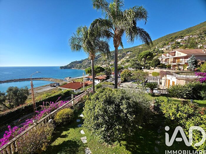 Appartamento con 10 locali in vendita in Via Aurelia Ponente, Ospedaletti