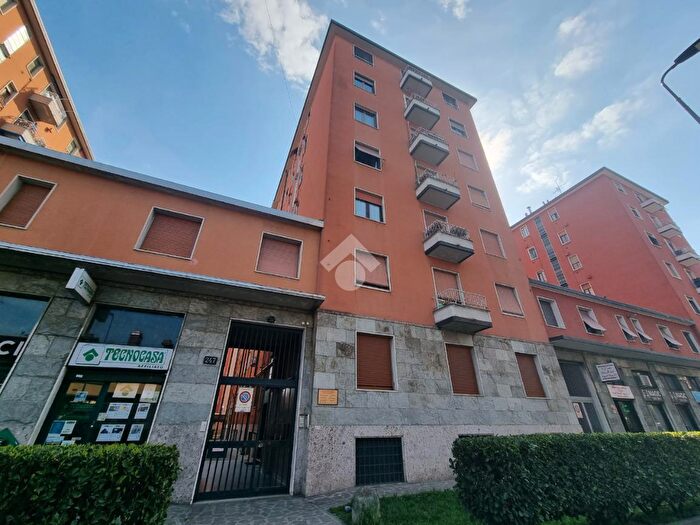 Appartamento trilocale in vendita in Via Forze Armate, Milano