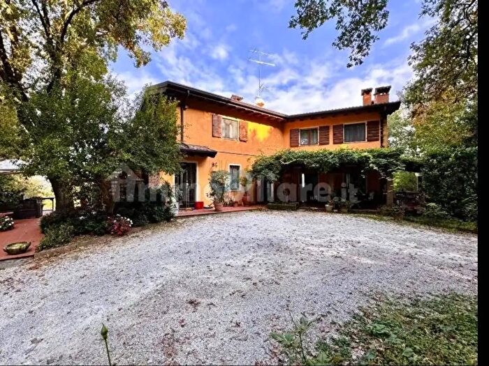 Casa con 14 locali in vendita in Desenzano Del Garda