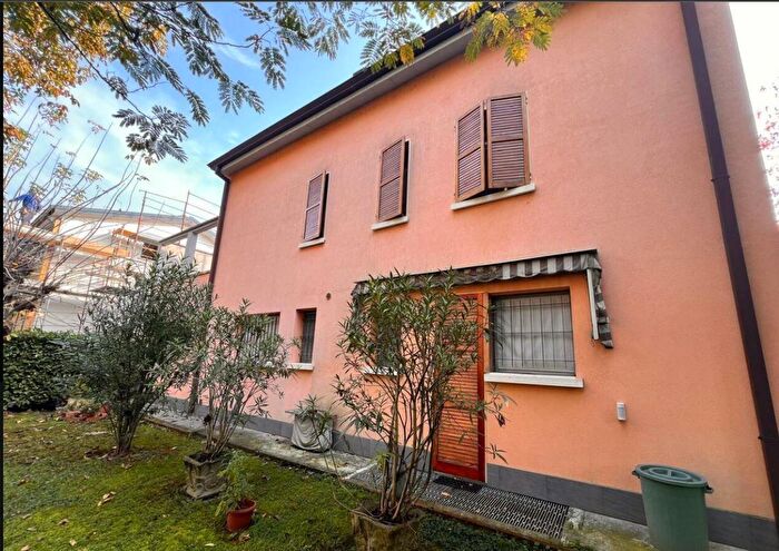 Casa con 6 locali in vendita in Reggio Emilia