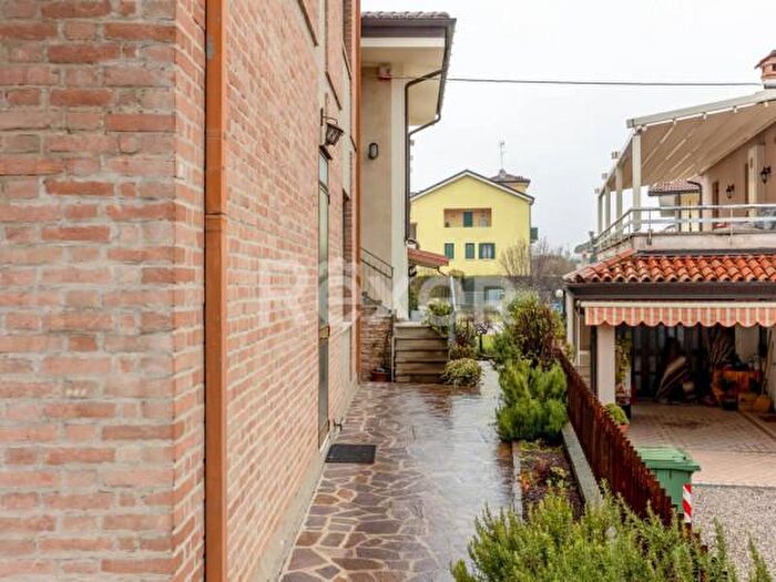 Appartamento con 6 locali in vendita in Via Roma, Cervarese Santa Croce