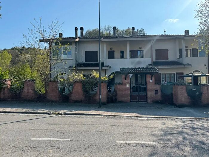 Appartamento trilocale in vendita in Via Roma, Pellegrino Parmense
