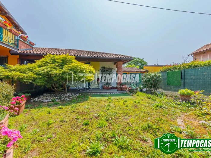 Casa trilocale in vendita in Via Nobili, Linarolo