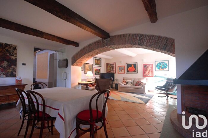 Casa con 11 locali in vendita in Via Ponte, Serra Ricco