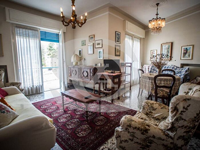 Appartamento trilocale in affitto in Via della Noria, Ospedaletti