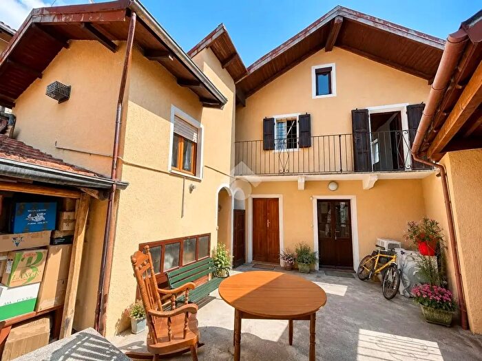 Casa con 6 locali in vendita in Via Fornaccio, Casale Corte Cerro
