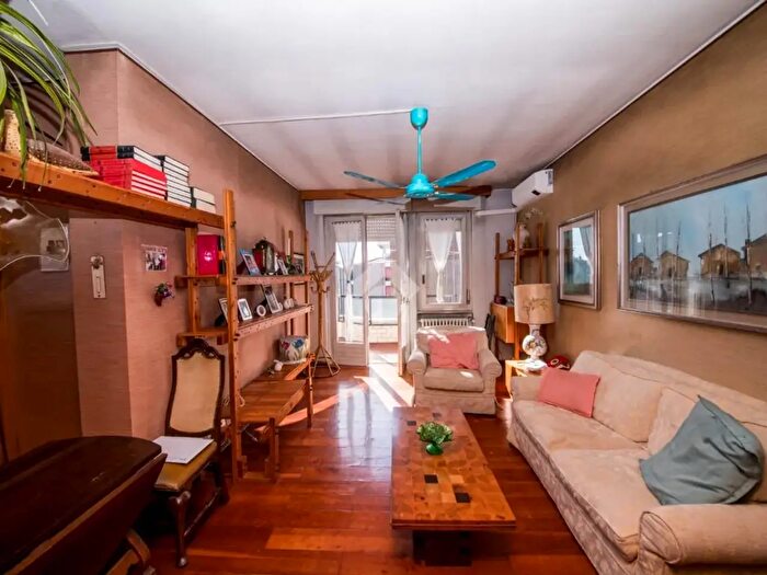 Appartamento trilocale in vendita in Via Val Cannobina, Milano