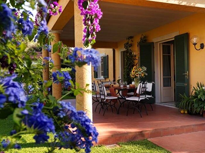 Casa con 6 locali in affitto in Via Umberto Maddalena, Pietrasanta