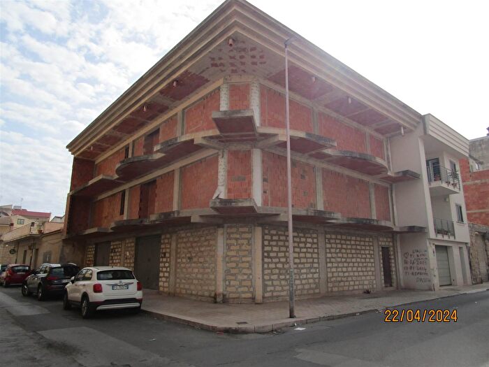 Casa con 20 locali in vendita in Via Giacomo Matteotti, Vittoria