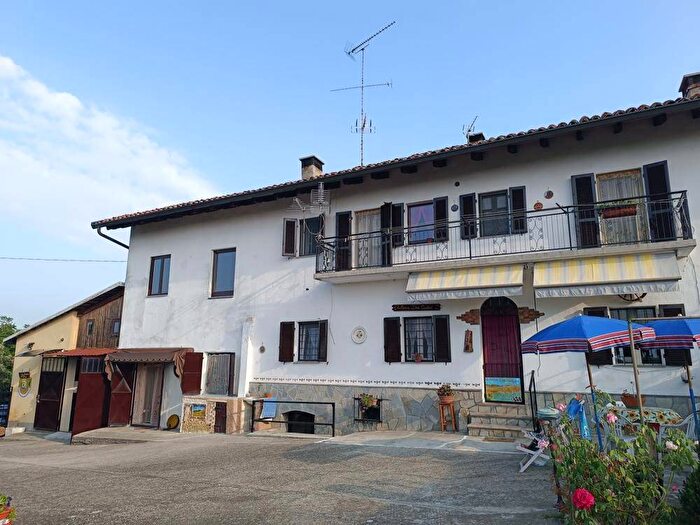 Casa con 5 locali in vendita in Via Torino, Robella